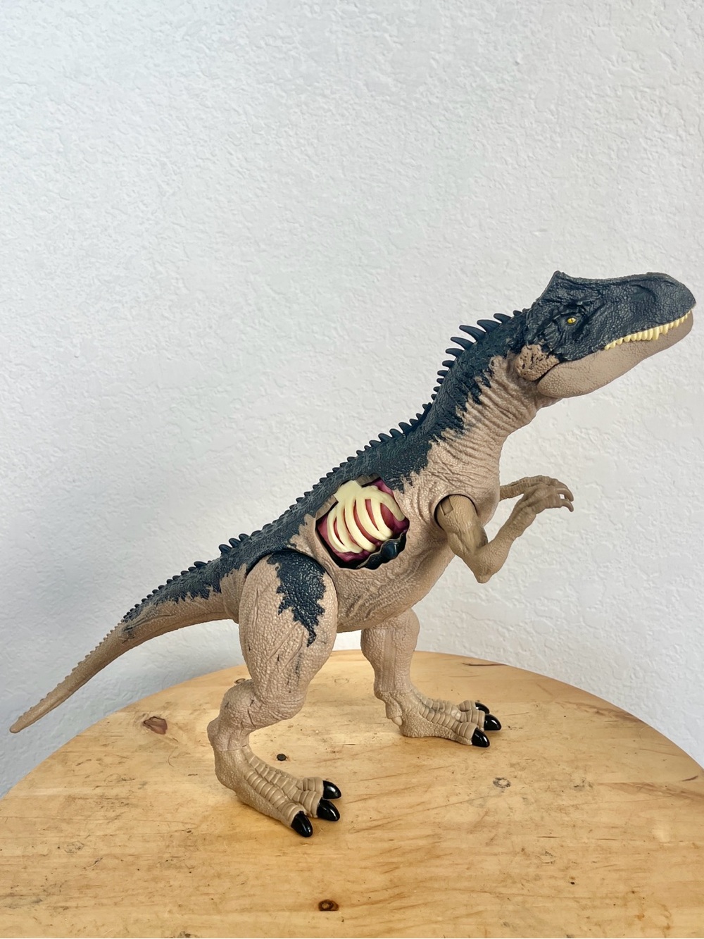Jurassic World Dominion Extreme Damage Roarin' Allosaurus Dinosaur Mattel 2021